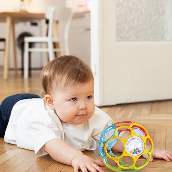 Hochet bébé balle sensorielle motricité fine