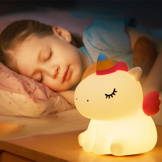 enfant endormie avec veilleuse bébé lumineuse