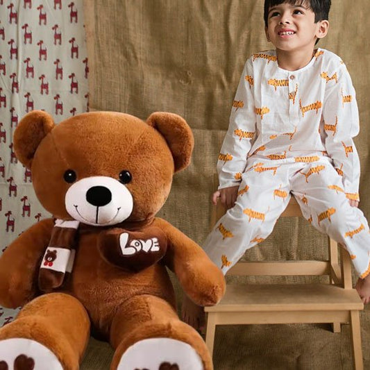 enfant_avec_ours_en_peluche_mignon