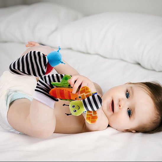 hochet bébé papillon et coccinelle pour stimulation sensorielle