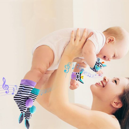 hochet bébé poignet et chaussettes animaux colorés