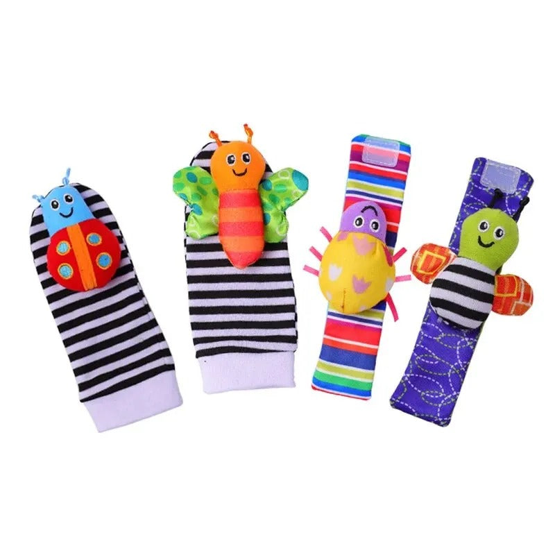 hochet bébé poignet et chaussettes d’éveil colorées