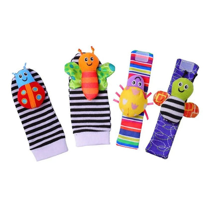 hochet bébé poignet et chaussettes d’éveil colorées