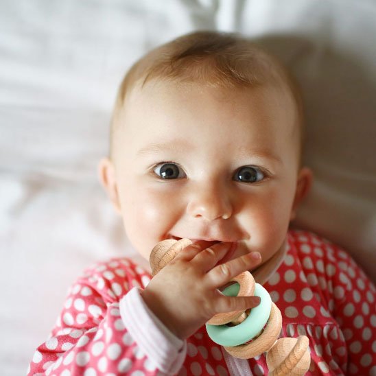 hochet bébé sensoriel bois et silicone