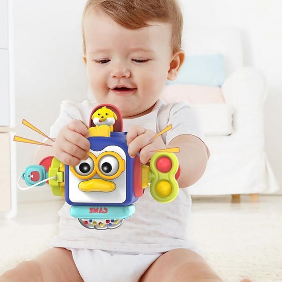 jouet pour bébé avec boutons et textures