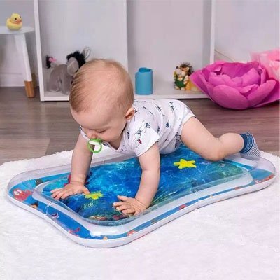 tapis d'eau bébé surface aqueuse colorée