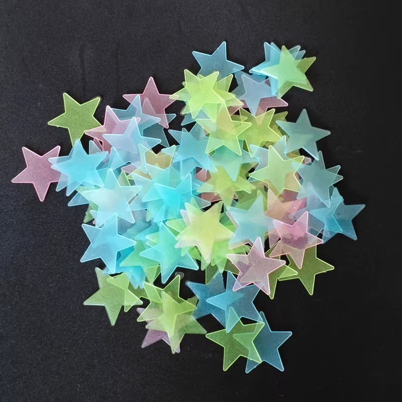 étoiles fluorescentes brillent nuit